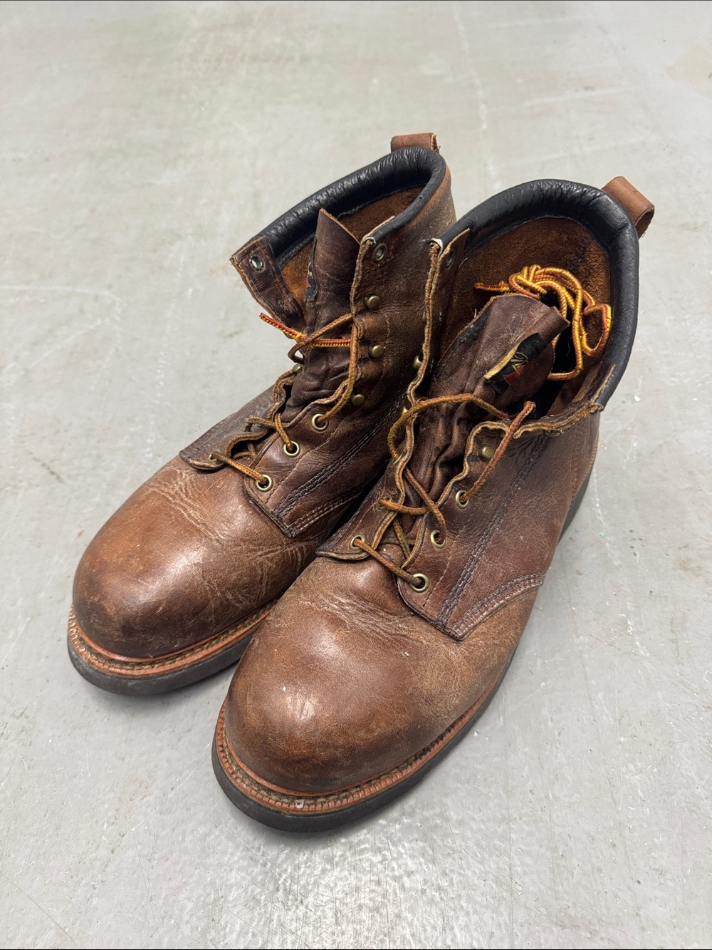 Vintage Thorogood Men's Brown Leather Work Boots - Classic Lace-Up Comfort